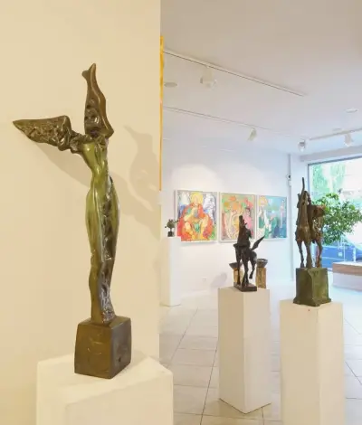 Contrast Gallery / Галерия Контраст