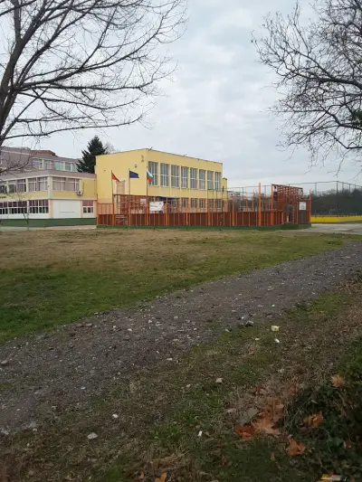 Средно училище „Черноризец Храбър“