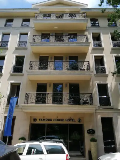 “FAMOUS HOUSE”
