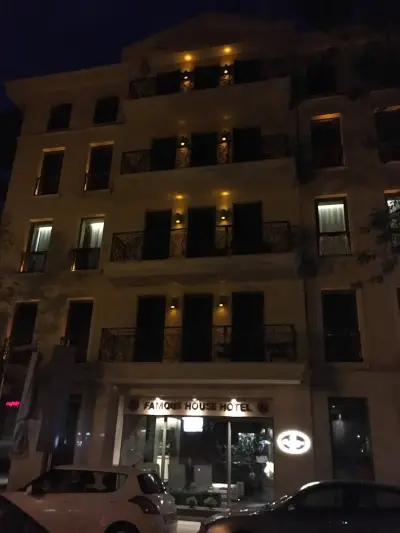“FAMOUS HOUSE”