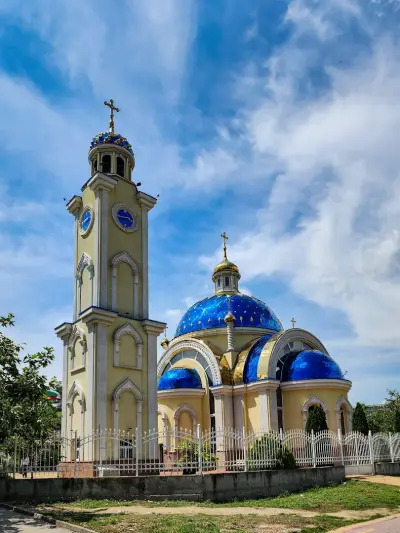 Храм „Свети Николай Мирликийски Чудотворец“