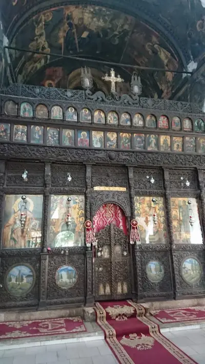 Храм „Свети Харалампий“