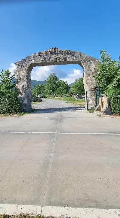Къмпинг „Алба“