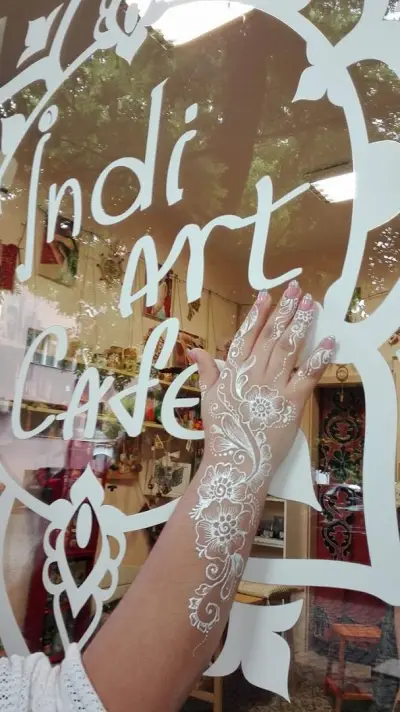 Indi Art Cafe Ателие за рисуване с къна