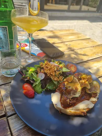 Tables Brunch & Dinner
