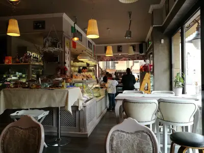 "Долче Фелини" - пастичерия и джелатерия