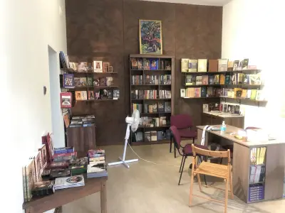 Книжарница „Паралингва“