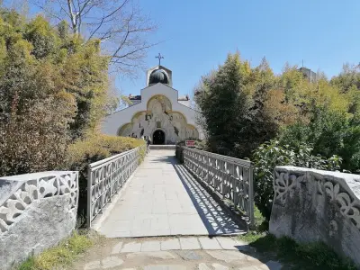 Храм "Света Петка Българска" - Рупите