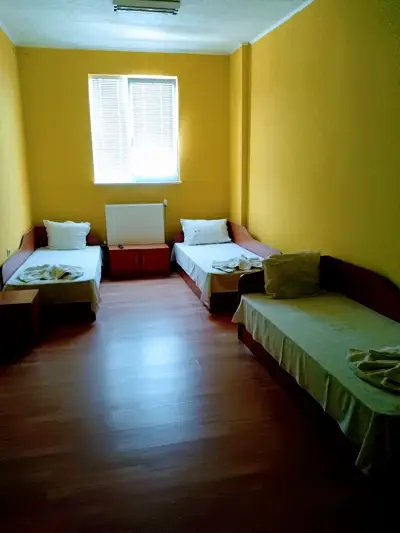 ROAD CAMP MOTEL