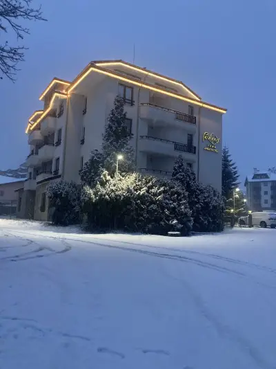 Parklands Hotel & Pool
