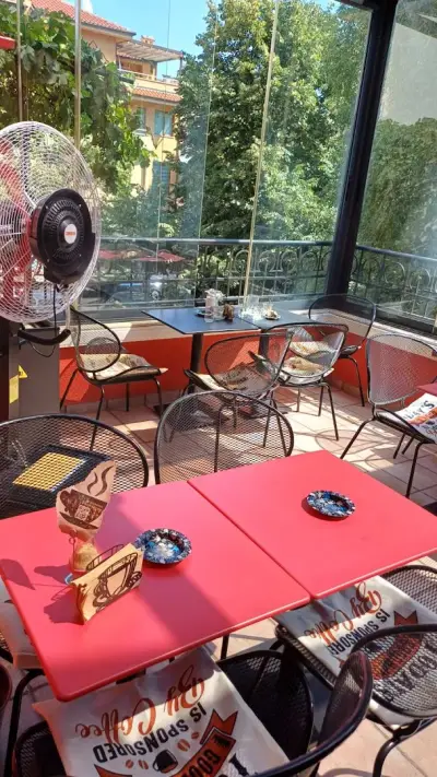 203.5 F Art Cafe, Asenovgrad