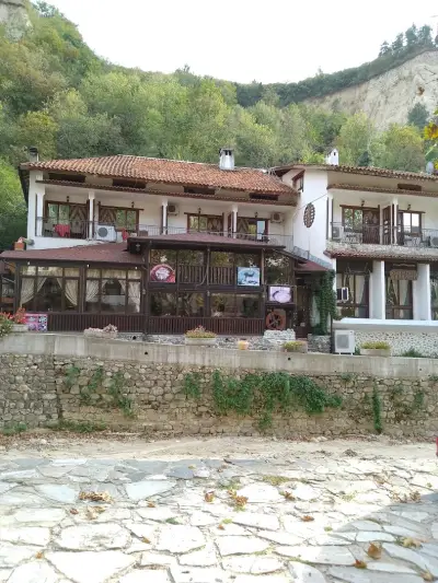 Къща за Гости Чинарите