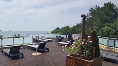 Албиция Бийч Хотел