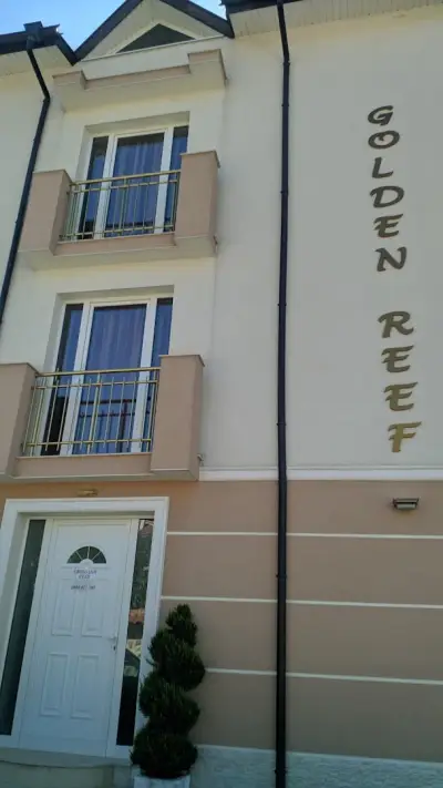 Къща за гости Golden Reef