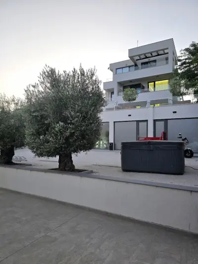 Olive Villas- Free beach access & Free parking