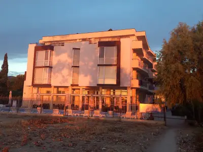 Роял Бийч Марина Черноморец Градина