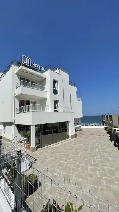 JI HOTEL