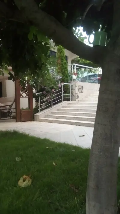 Къща за гости Дарис
