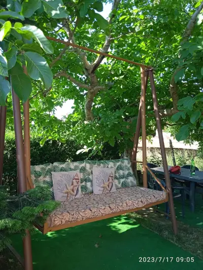 House Rezvaya with rooms for rent