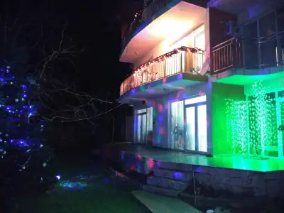 House Rezvaya with rooms for rent