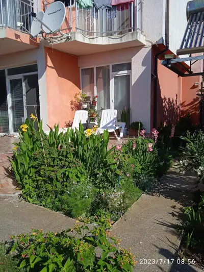 House Rezvaya with rooms for rent