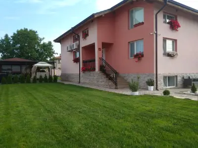 Розовата къща