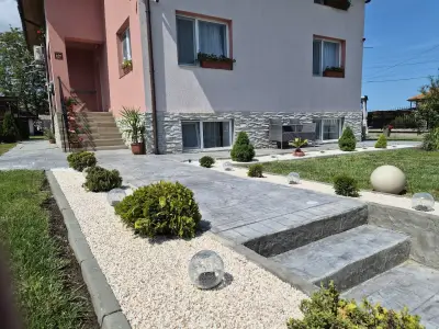 Розовата къща