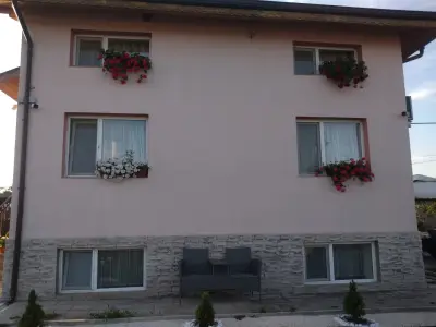 Розовата къща