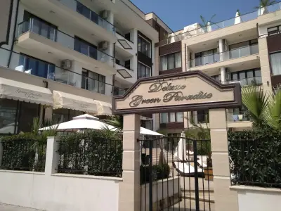 Green Paradise Deluxe Apartments