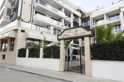 Green Paradise Deluxe Apartments