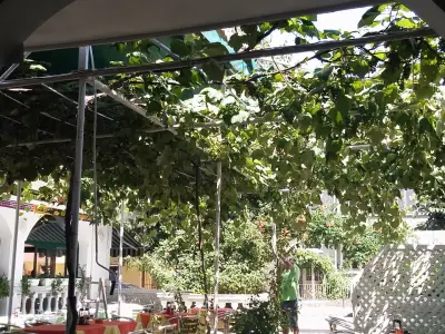 Хотел Левтери
