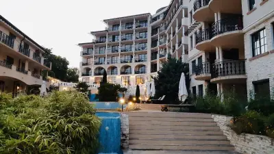 The Cliff Beach Apartments