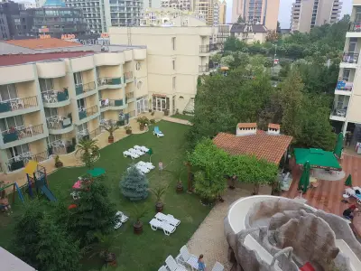 Съни Дей Клуб Хотел