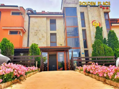 Семеен хотел Golden Place