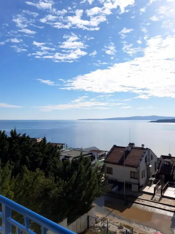 Студио с изглед към морето