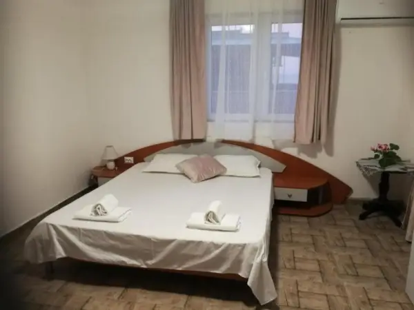 Студио с изглед към морето
