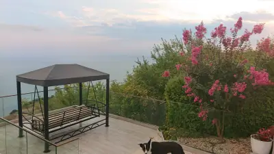 Villa Tatalia, Bozhurets
