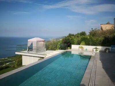 Villa Tatalia, Bozhurets