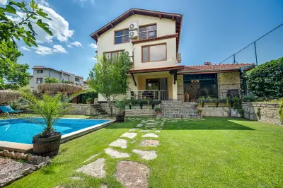 Villa Komitata-Pool and Jacuzzi