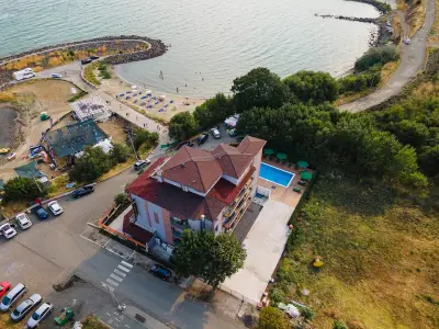 Lecardo Hotel