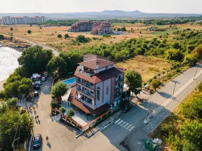 Lecardo Hotel