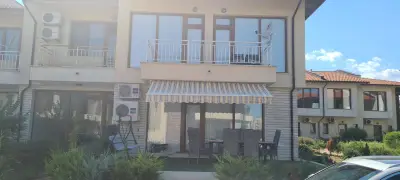 Лайтхаус Апартаменти и Вили