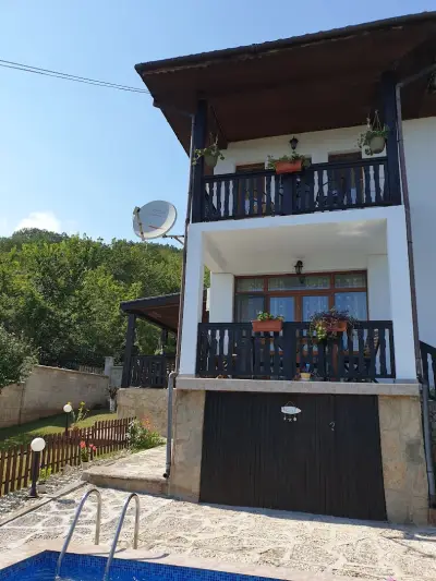 Вила Holly