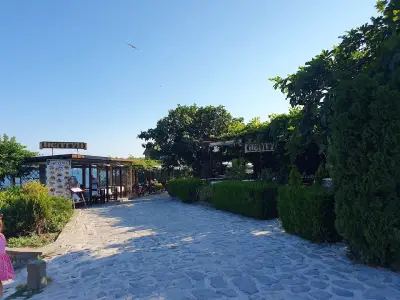 Крайбрежна Къща за Гости