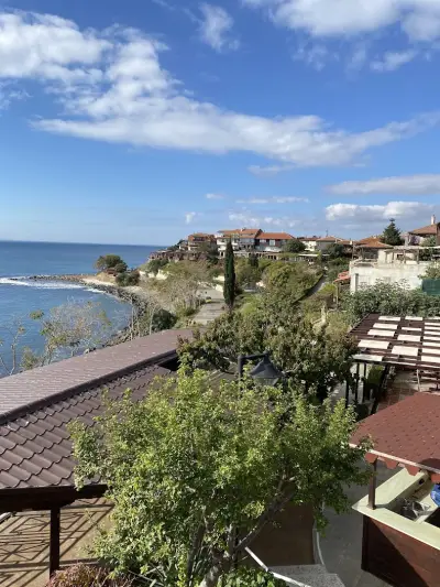 Крайбрежна Къща за Гости
