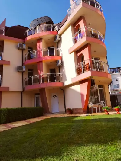 Стаи "Нира" Слънчев бряг (Guest rooms Nira Sunny beach)