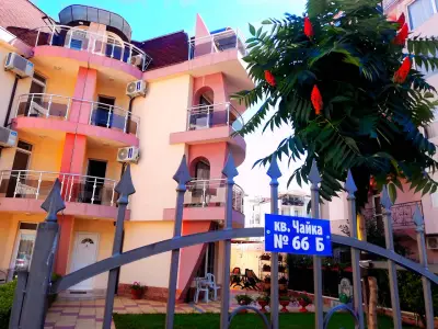 Стаи "Нира" Слънчев бряг (Guest rooms Nira Sunny beach)