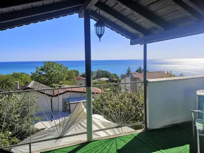 Къща за гости „Villa Parii“