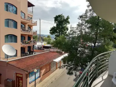 Хотел Джули