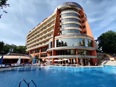 Atlas Hotel - Free Outdoor Pool and Heated Indoor Pool